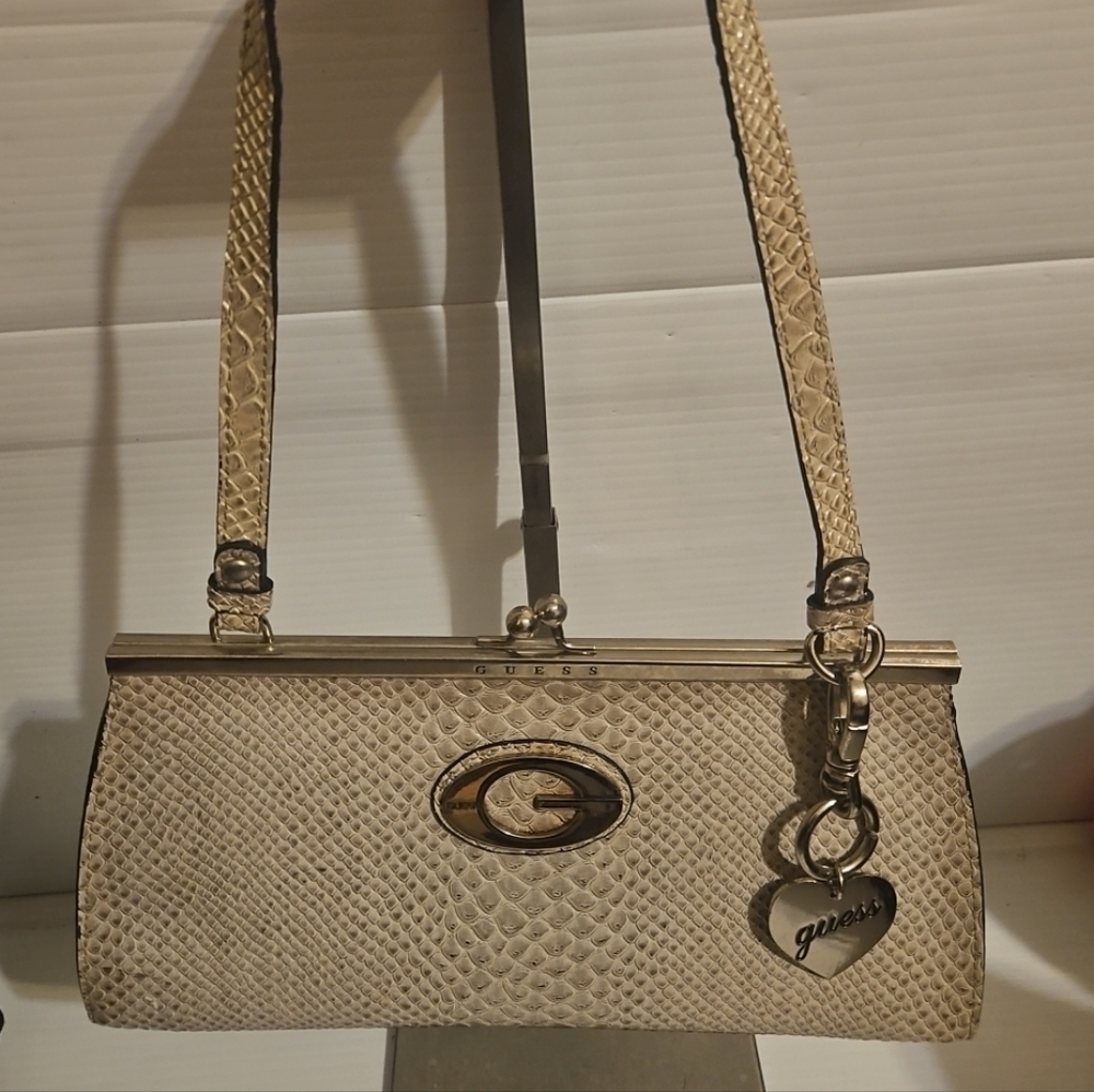 Elegant Vintage White Patent Leather Bag by Guess – Classic Y2K Style